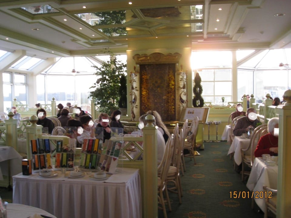 Blick in das Dachrestaurant Rugard Thermal Strandhotel