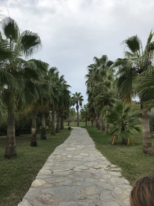 Der Weg zum Strand Club Grand Side