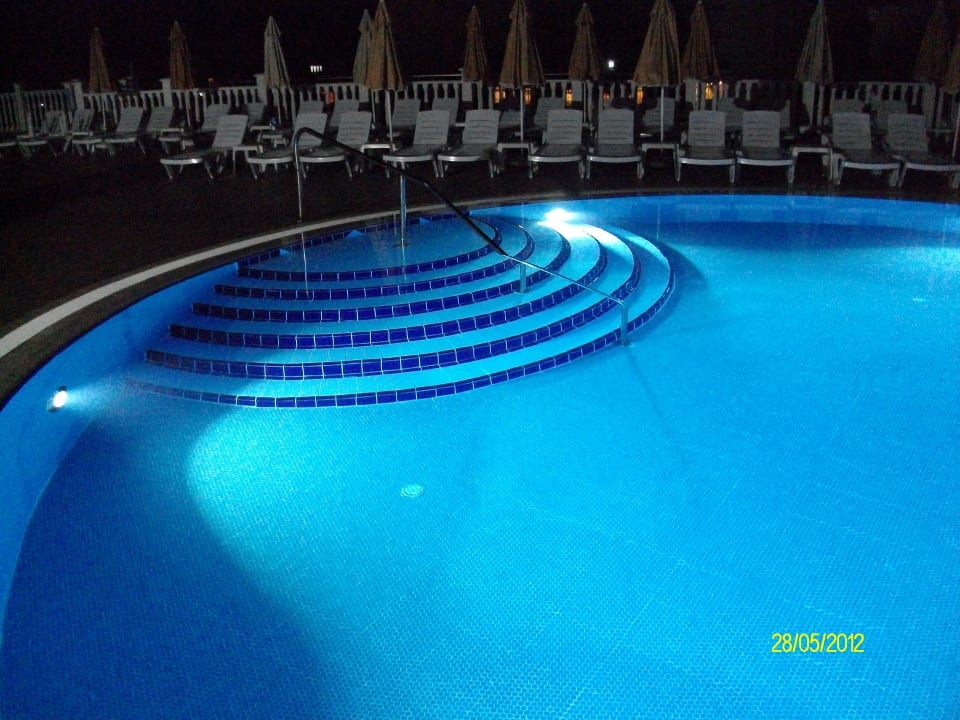 Pool bei Nacht Hotel Club Paradiso