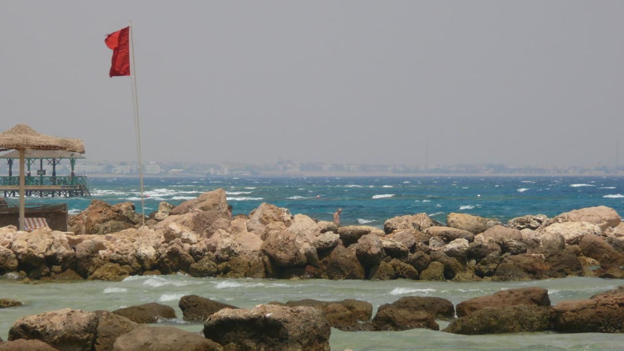 Strand Richtung Norden Hurgharda im Hintergrund Pickalbatros Citadel Resort