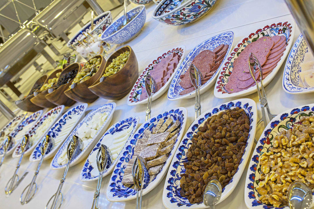 Open buffet Dosso Dossi Hotels Old City