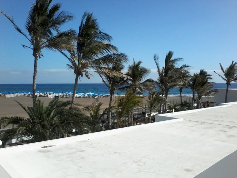 Blick zum Strand vom Zimmer  Hotel Las Costas