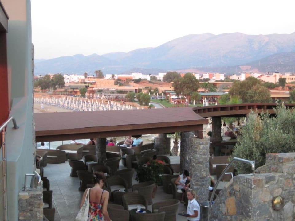 Durch die Bar zum Strand Ikaros Beach Luxury Resort & Spa - Adults Only