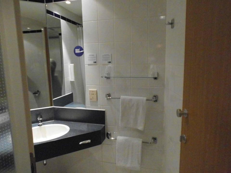 Bad Holiday Inn Express Frankfurt - Airport