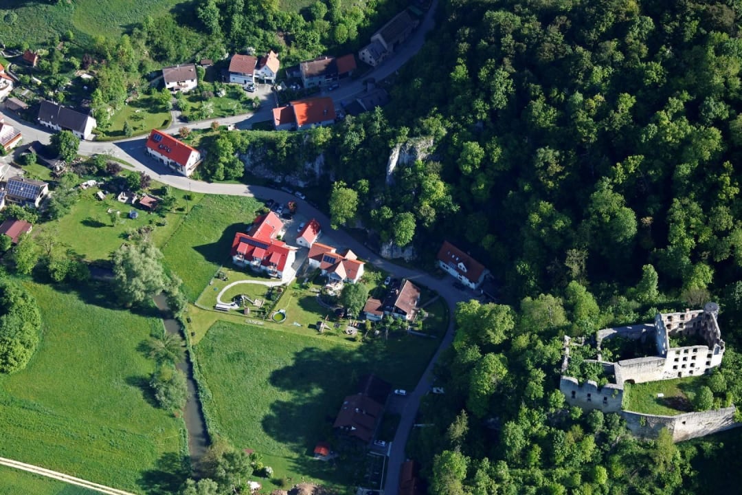 Luftbild Ferienhaus Holder und Schülzburg Ferienwohnungen Holder