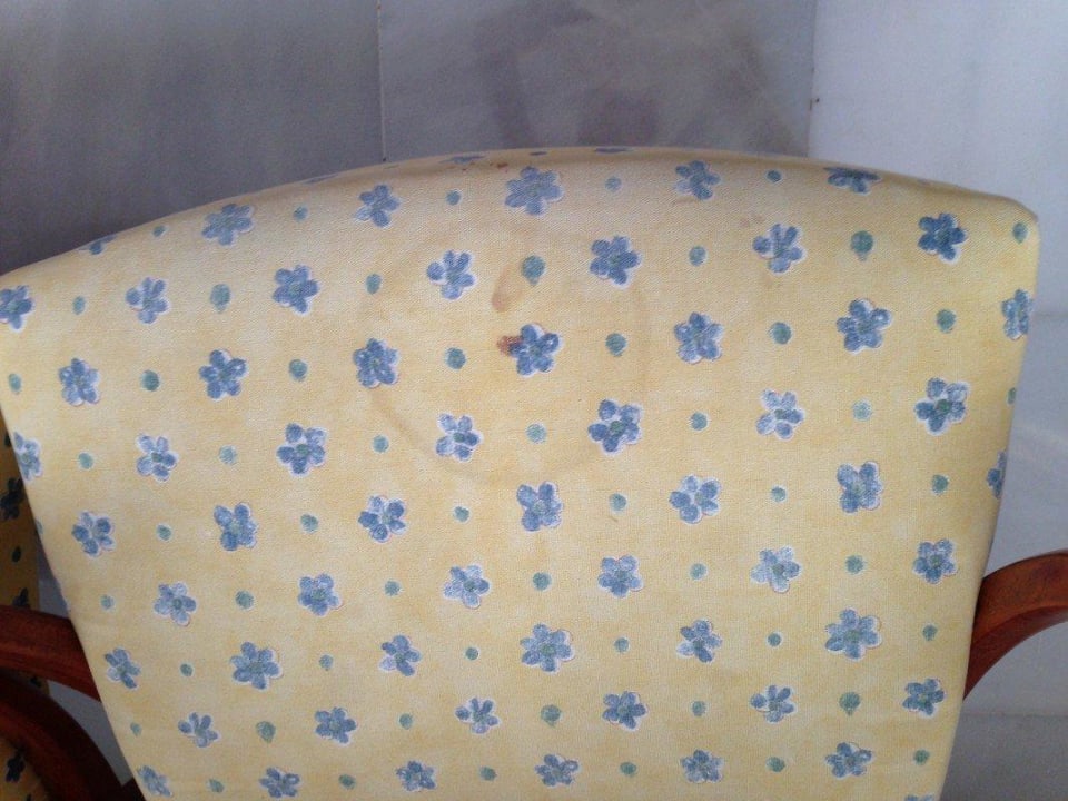Unbequeme Sessel mit Flecken Hotel Serrano Palace