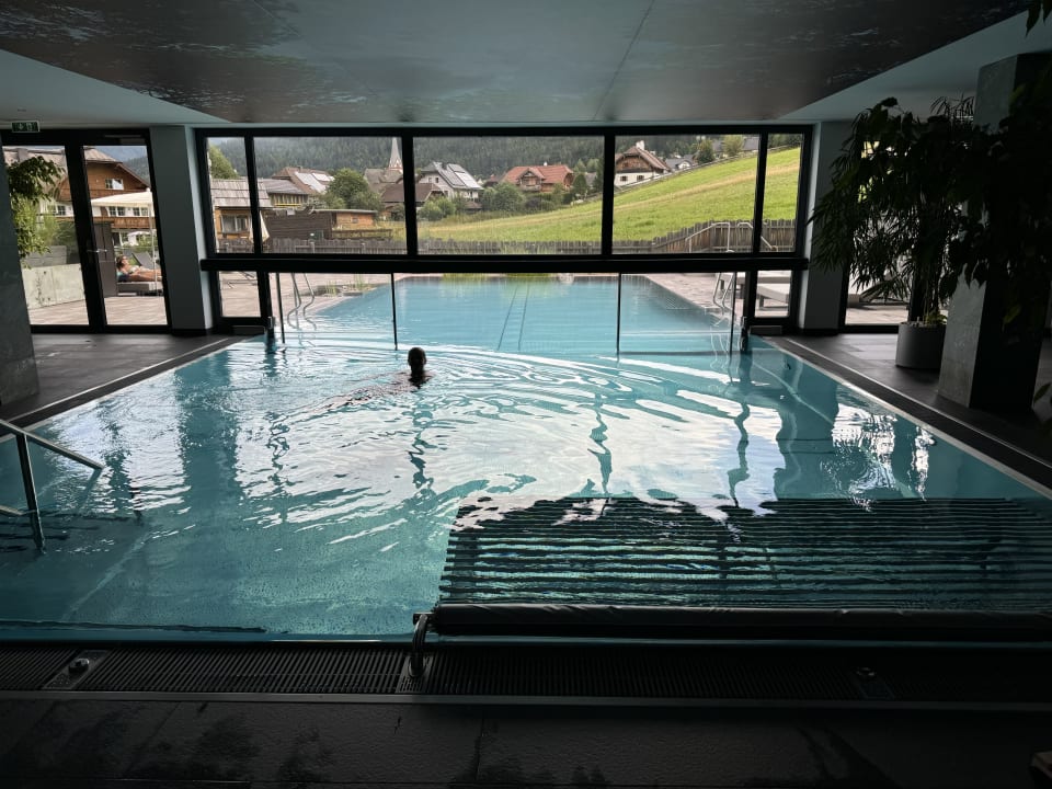 Pool ALMGUT Mountain Wellness Hotel