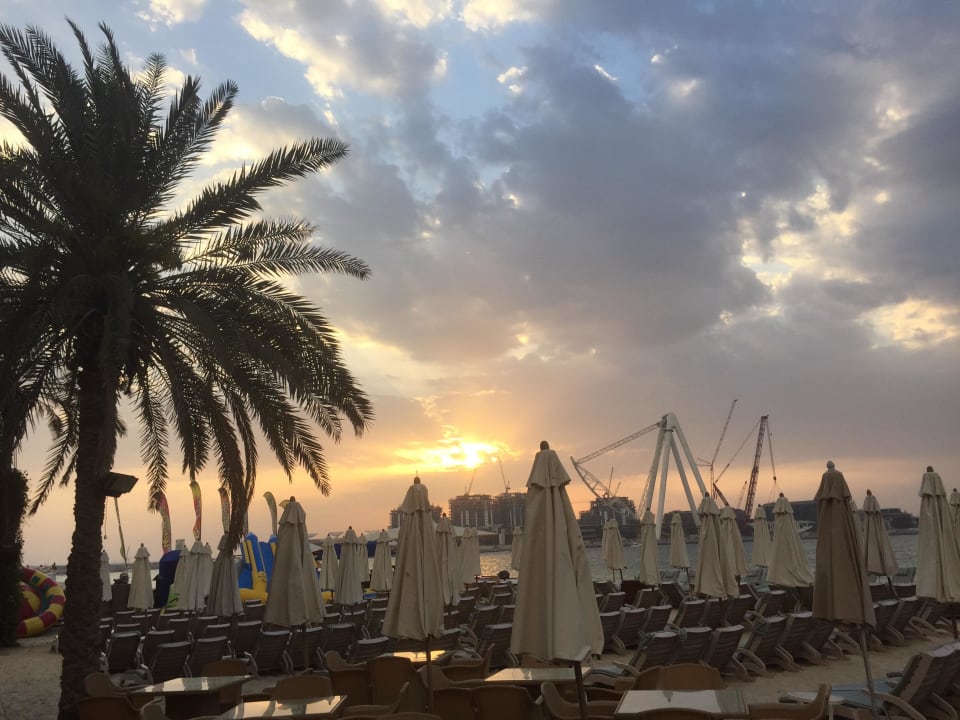 Strand Hilton Dubai The Walk