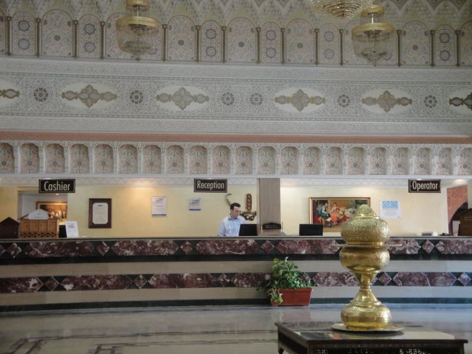 Netter Angestellter Pickalbatros Alf Leila Wa Leila Resort - Neverland Hurghada