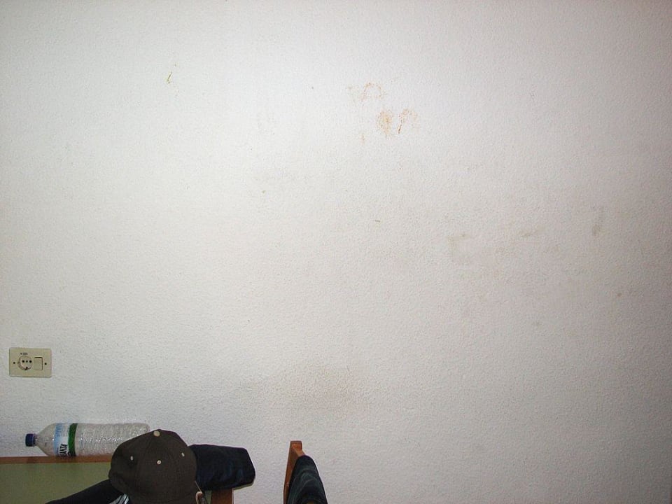 Verdreckte Wand Hotel Green Garden