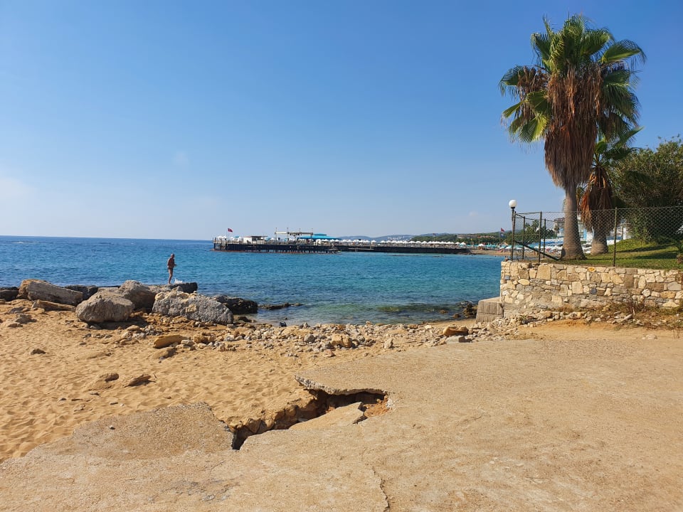 Strand Azura Deluxe Resort & Spa Hotel