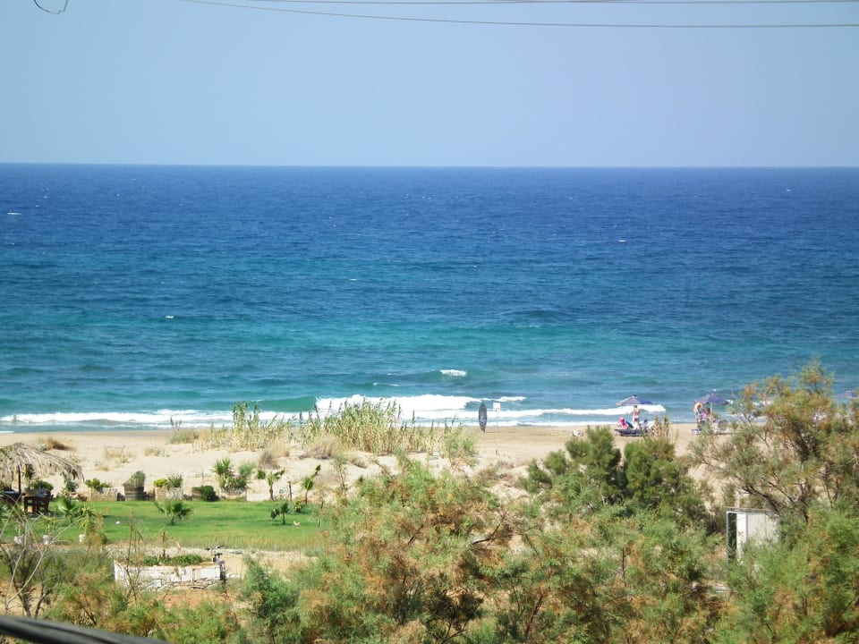 Widok na plażę  ze zjeżdżalni HARPIN Georgioupolis Resort Aquapark & SPA