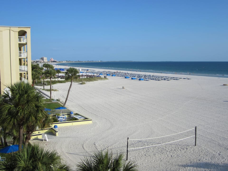 Blick auf den Hotelstrand Hotel The Alden Resort