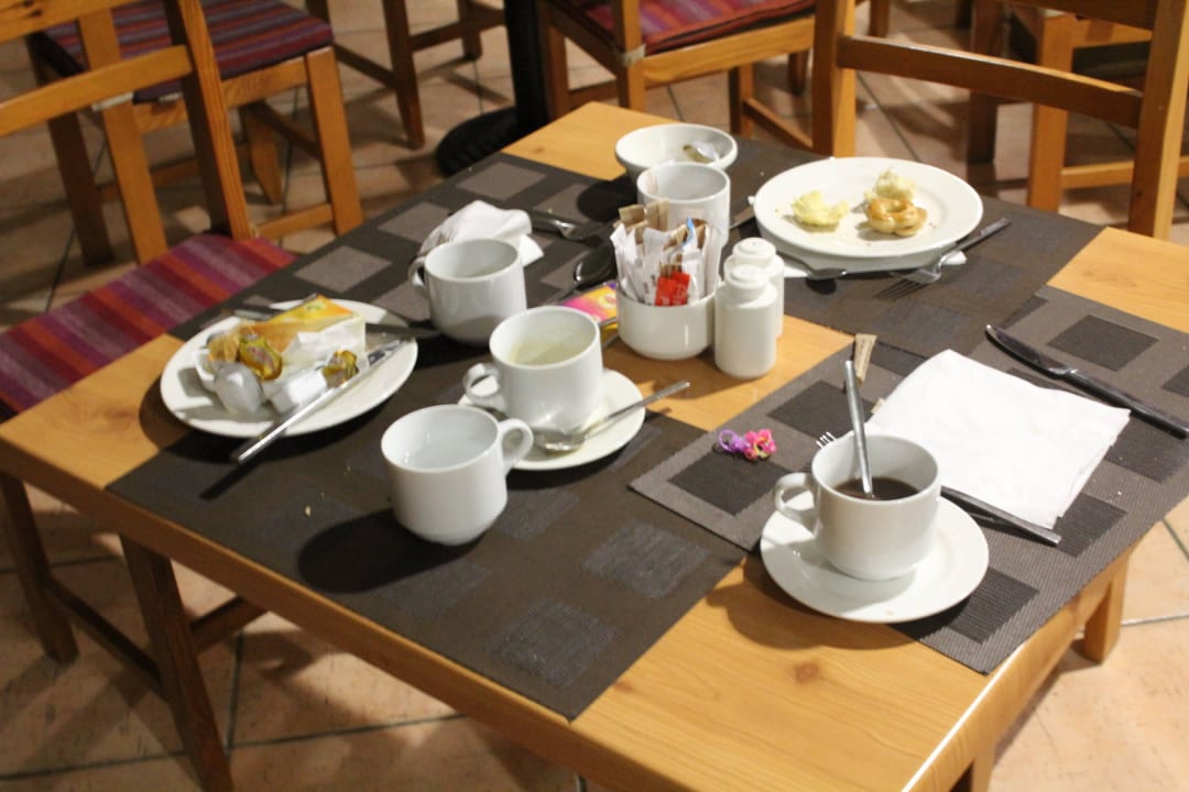 Morgens um 7 h ist hier nichts in Ordnung! Dessole Dolphin Bay Resort