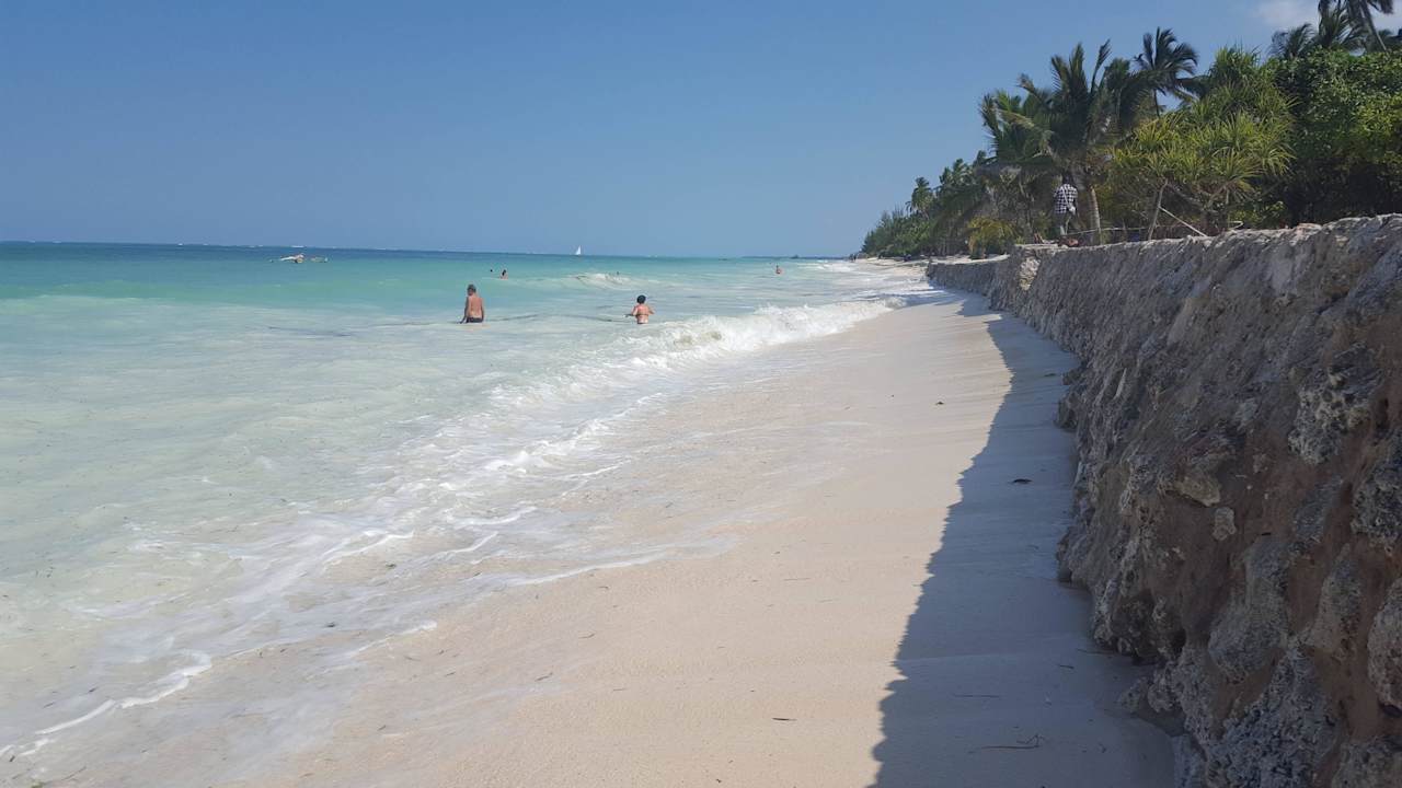 Strand Neptune Pwani Beach Resort & Spa