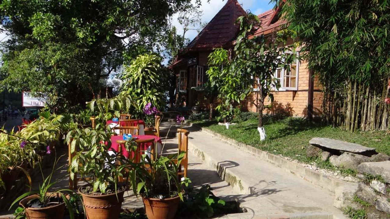 Eingang mit kleiner Terrasse Mountain Top Hotel