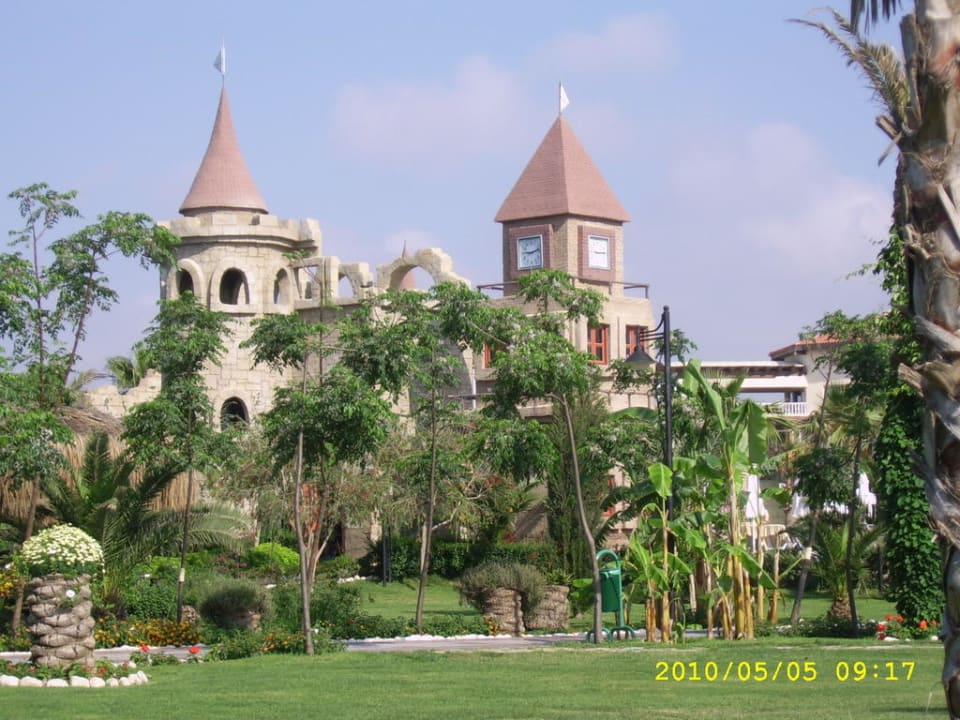 Wiese mit Palmen Belek Beach Resort Hotel