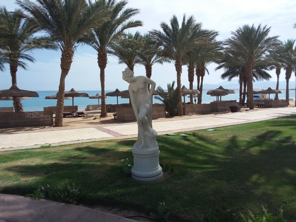 Richtung Strand Palm Royale Resort - Soma Bay