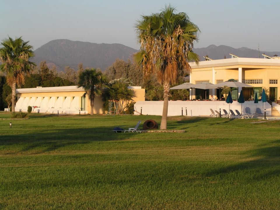 Gepflegte Außenanlage Hotel Natura Beach