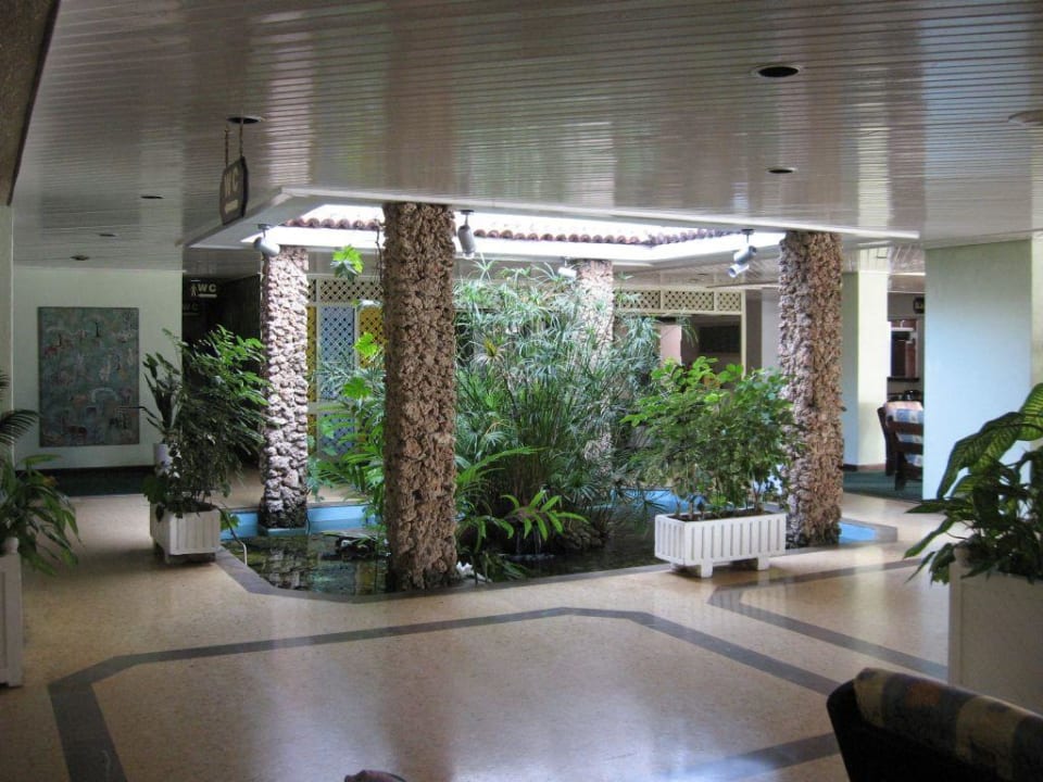 Offene Lounge im Mombasa Beach Hotel Hotel Mombasa Beach