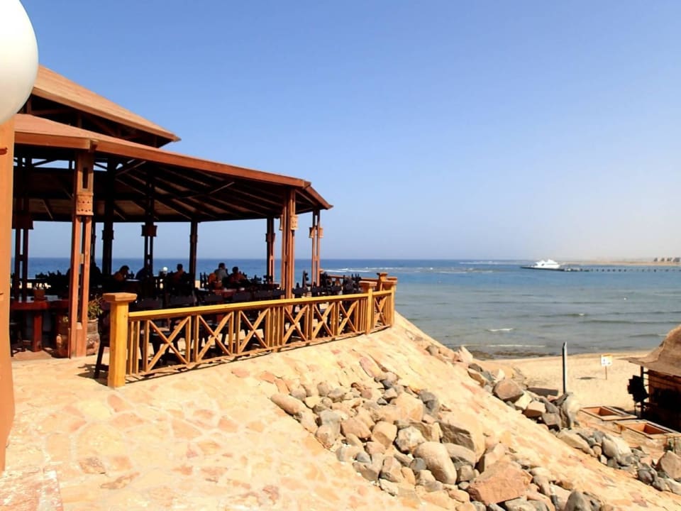 Beach bar Three Corners Equinox Beach Resort