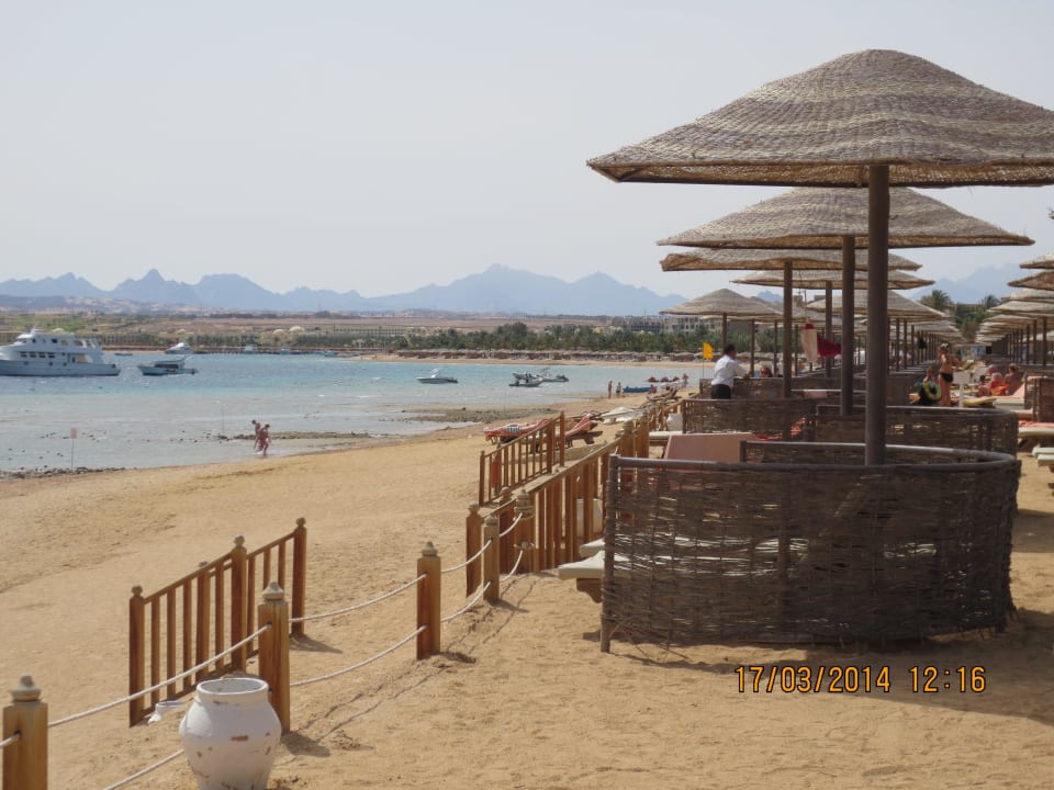 Strandliegen vom Hotel und Badestrand Makadi Spa - Adults only