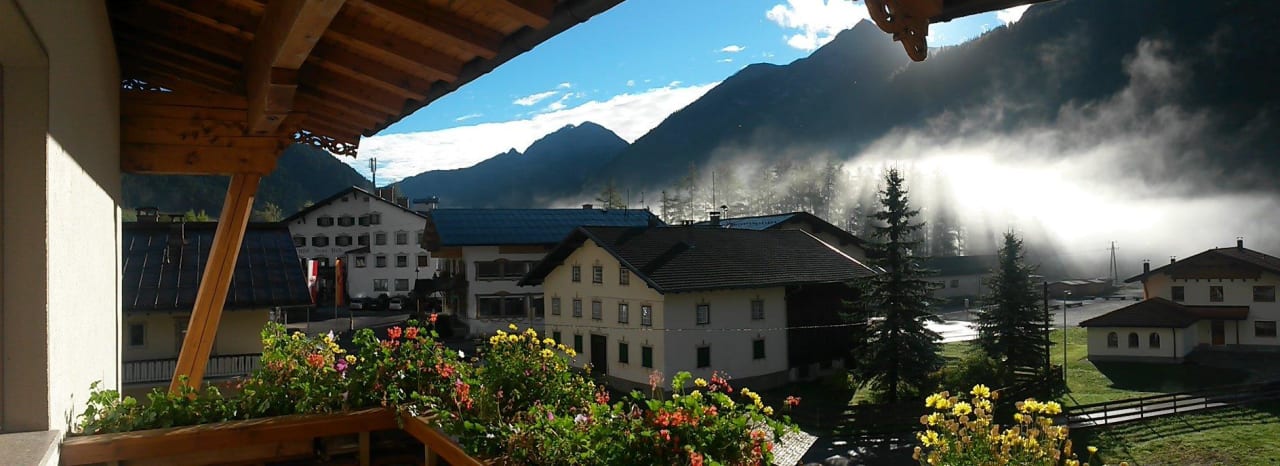 Blick vom Balkon Oberlechtaler Hof
