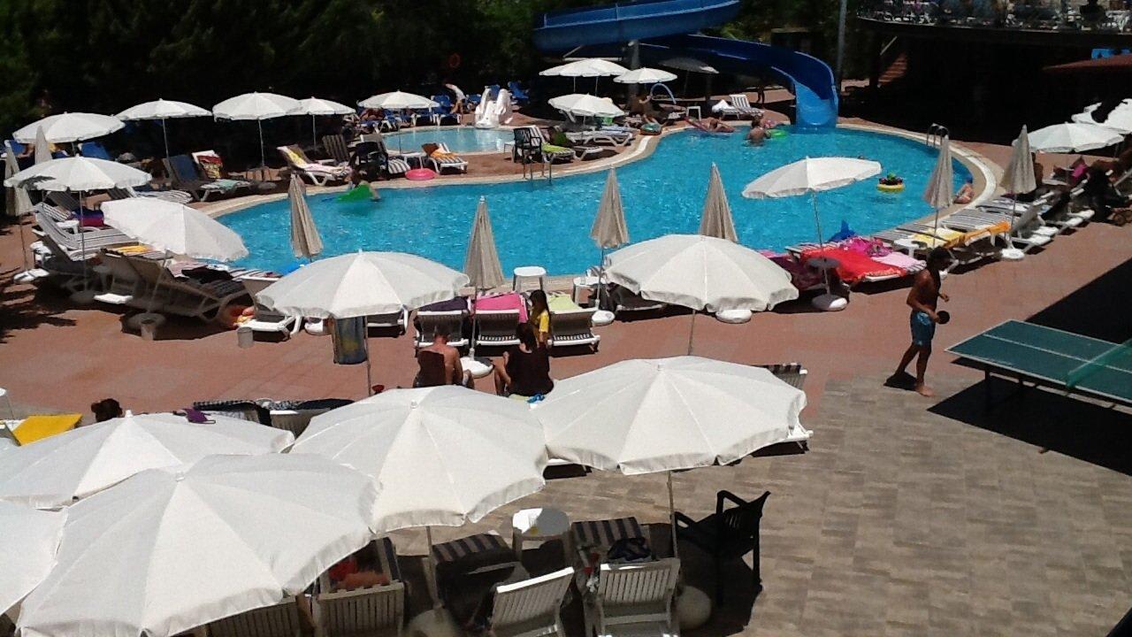 Der untere Pool  Dosi Hotel