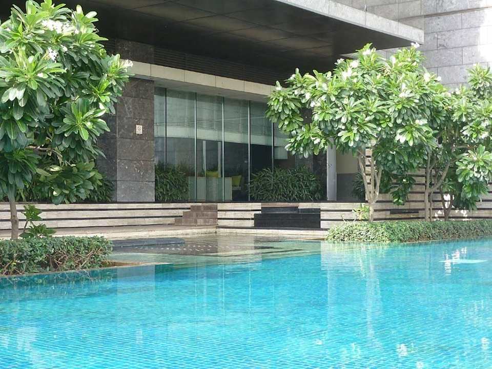 Pool im Club Tower The Leela Ambience Convention Hotel Delhi