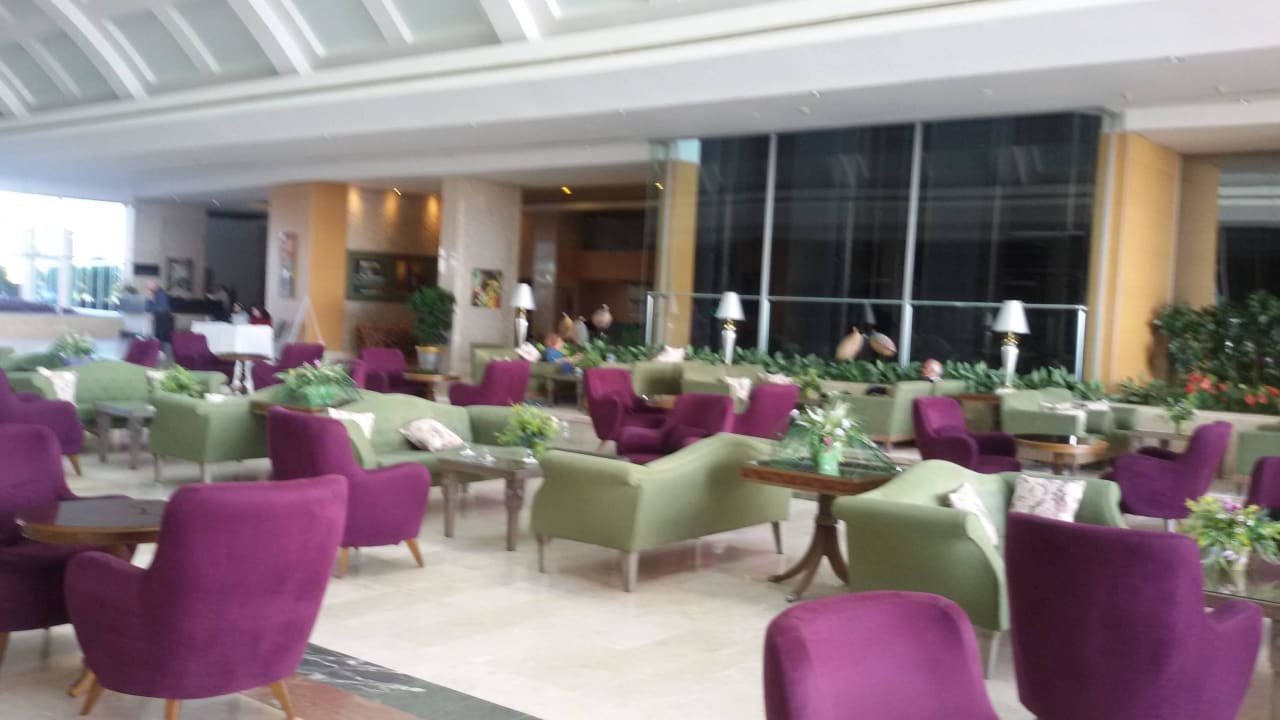 Große Lobby Hotel Miracle Resort
