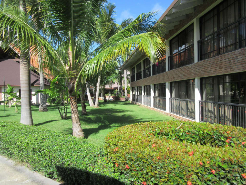 Zimmeranlage am (lauten) Pool Villas Bavaro Resort & Spa