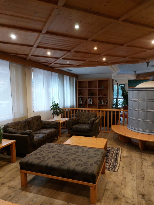 Lobby Hotel Alpine Mugon