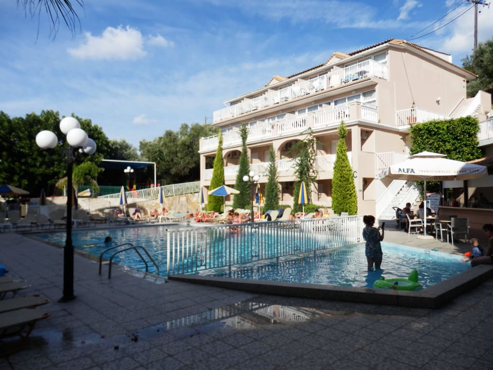 Basen hotelowy mniejszy Hotel Tsilivi Admiral