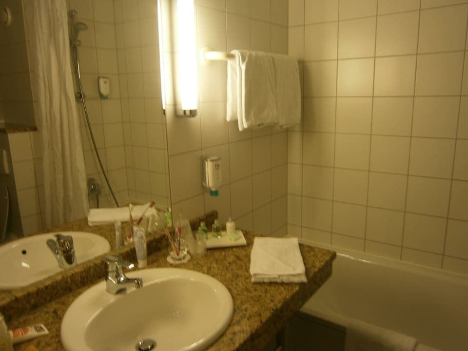 Schönes, modernes Bad Hotel NH Leipzig Messe