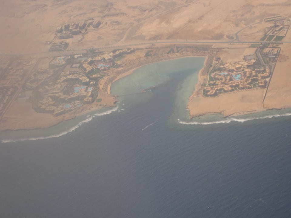 Die Bucht von oben Jaz Dar EL Madina