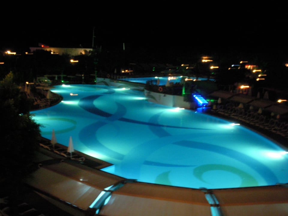 Pool am Abend Aydinbey Kings Palace & Spa