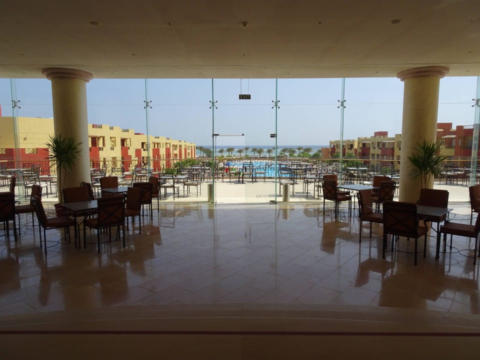 Ausblick von der Lobby auf den Pool und die Zimmer Casa Mare Resort