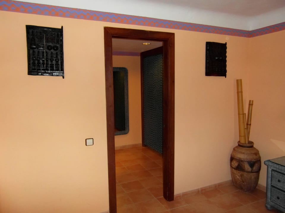 Blick in den begehbaren Schrank Hotel Riu Cabo Verde