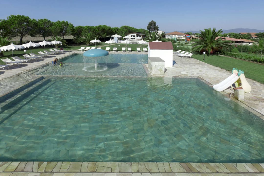 Piscina esterna Fattoria Maremmana