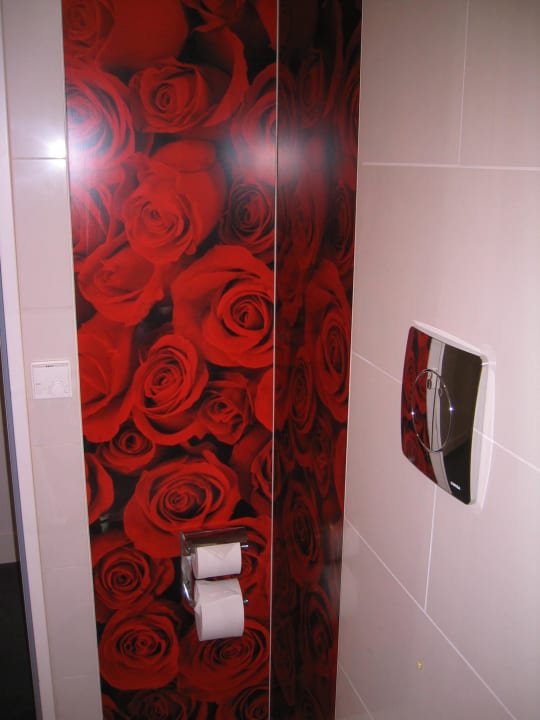 Rosenapplikationen im Badezimmer Radisson Blu Hotel Frankfurt