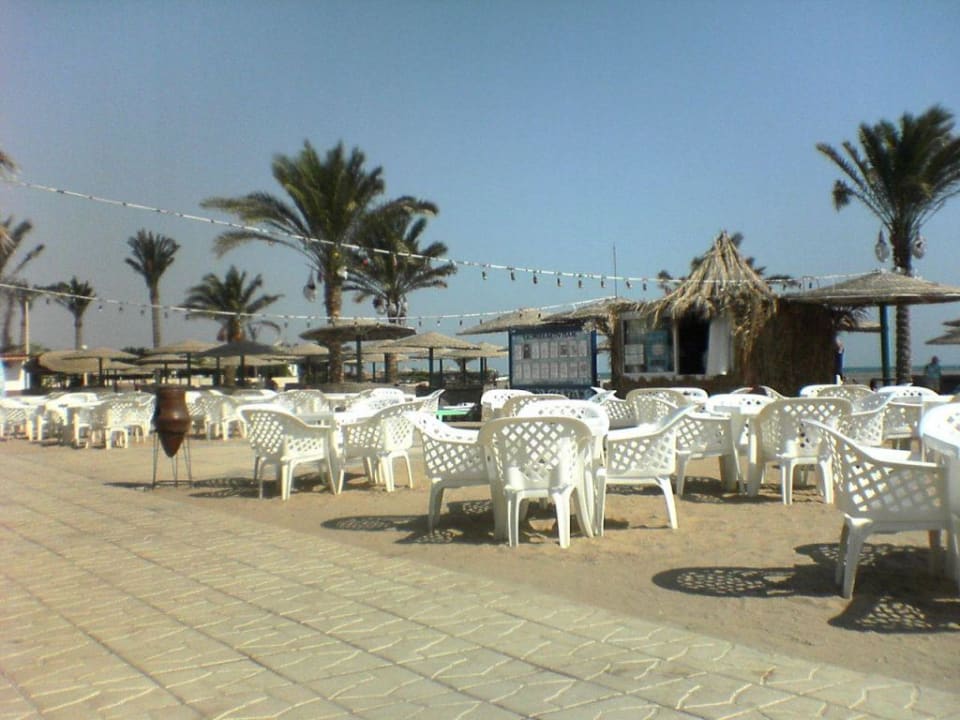Beachbar und Animationsbereich Golden Beach Resort