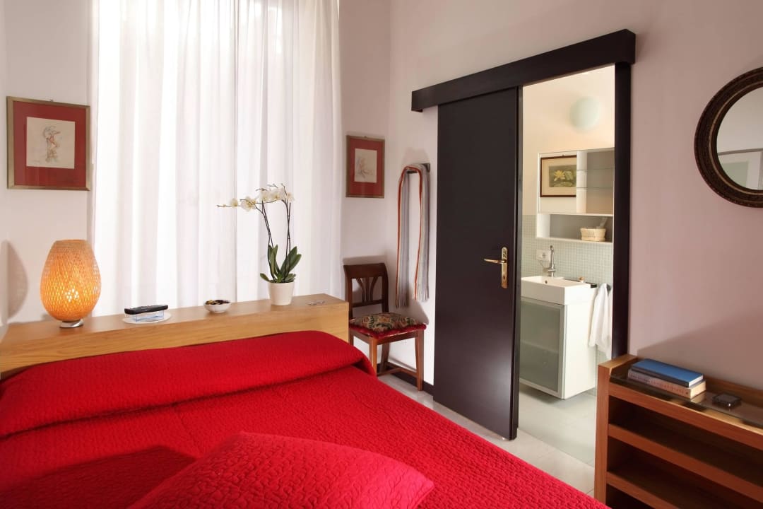 Single Room & Bathroom Roma Central Guest House