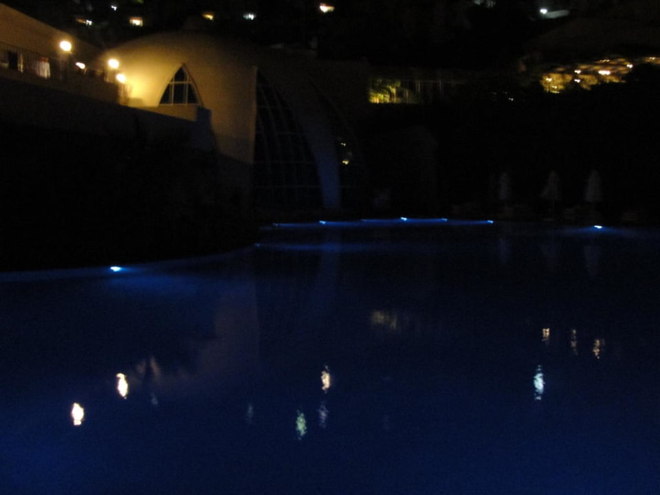 Basen zewnętrzny & kopuła basenu krytego Yasmin Resort Bodrum