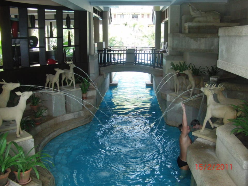 Verbindung zwischen den Pools Phuket Marriott Resort & Spa Merlin Beach