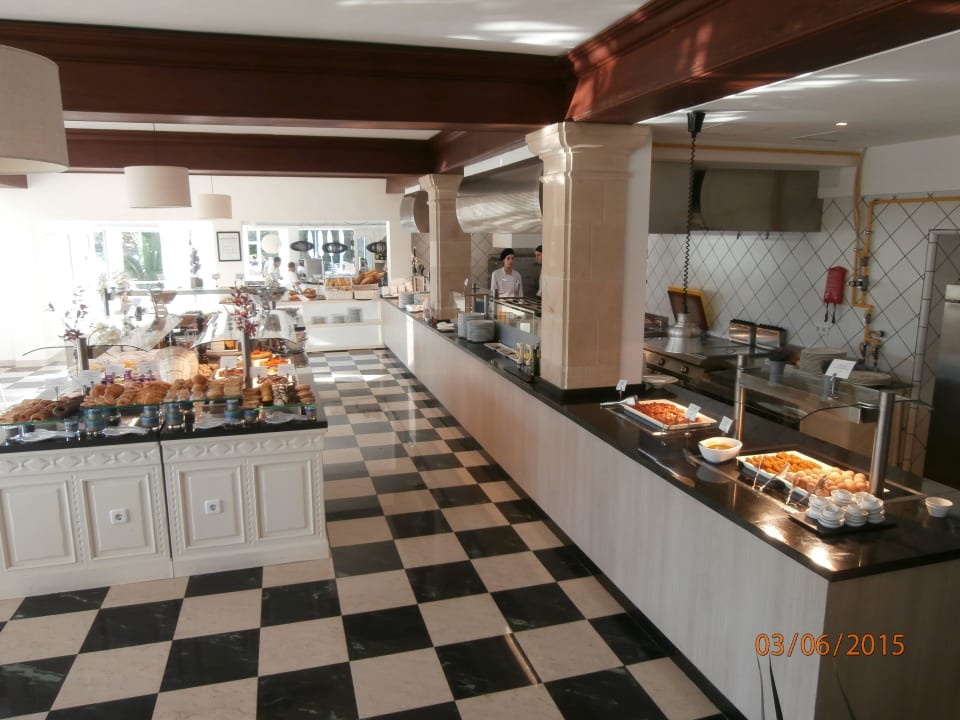 Frühstück im unteren Restaurant (Außenterrasse) Grupotel Rocador