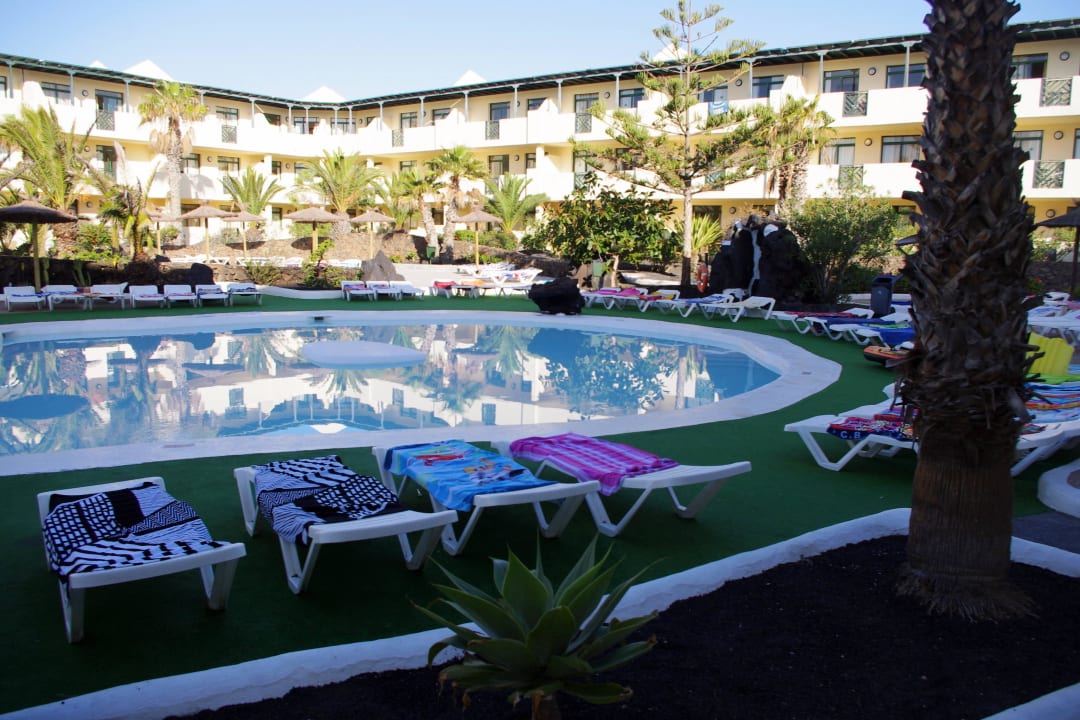 "Rezerwacje" leżaków Hotel El Trebol