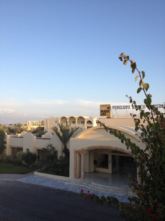 Zum Hoteleingang TUI MAGIC LIFE Penelope Beach