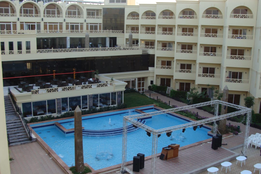 Вид с балкона  AMC Royal Hotel & SPA