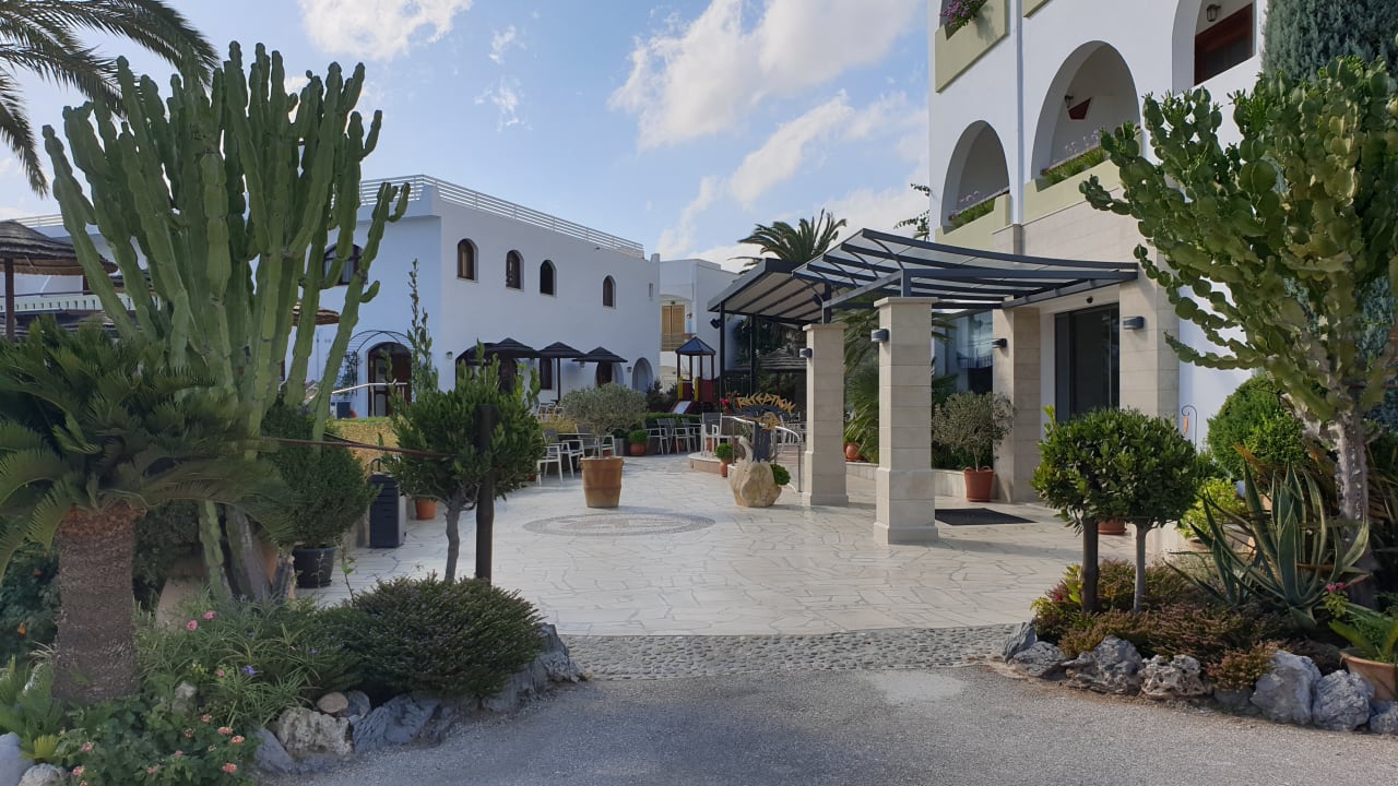 Lobby Alianthos Garden Hotel
