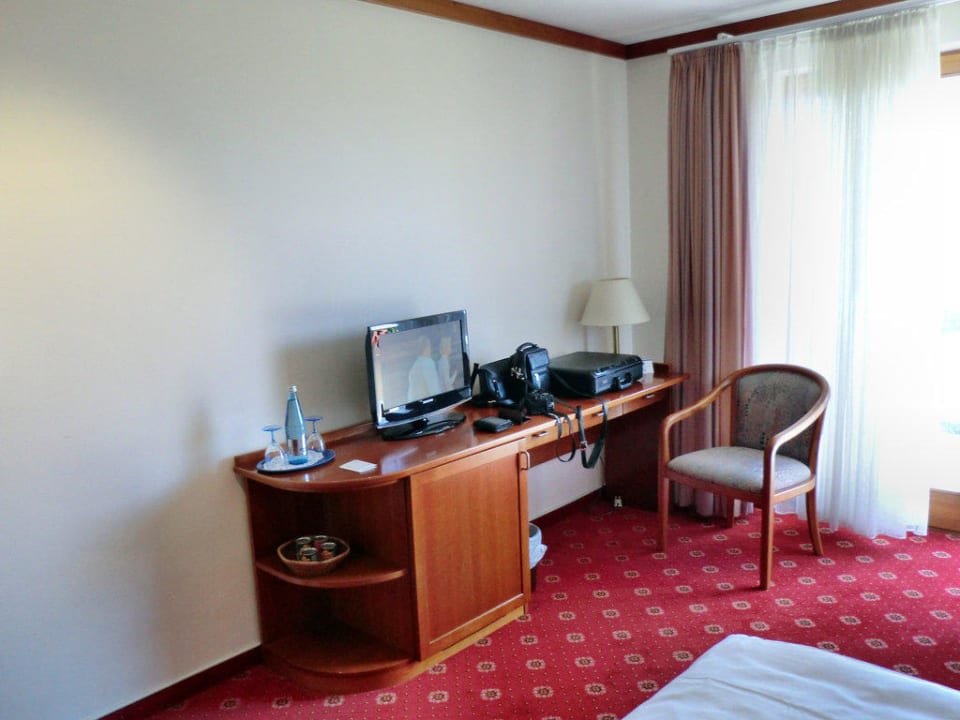 Schreibtisch mit Fernseher Hotel Stadt Breisach